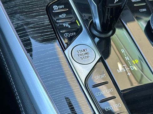 Used 2022 BMW X7 M50i image 25