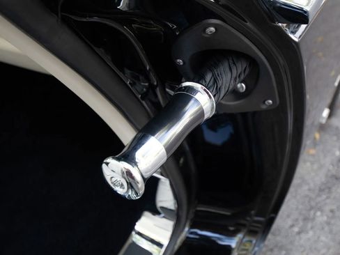 Used 2016 Rolls-Royce Phantom Drophead Coupe image 62