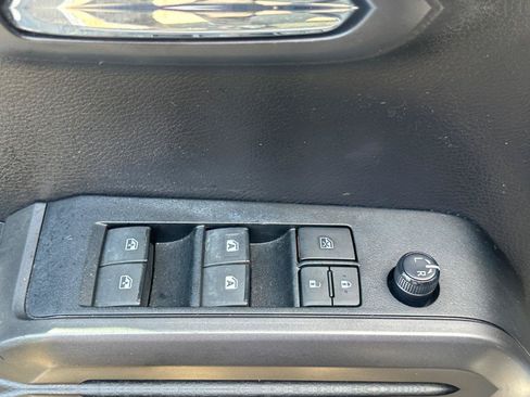 Used 2020 Toyota Tacoma TRD Sport w/ TRD Premium Sport Package AWD/4WD image 17
