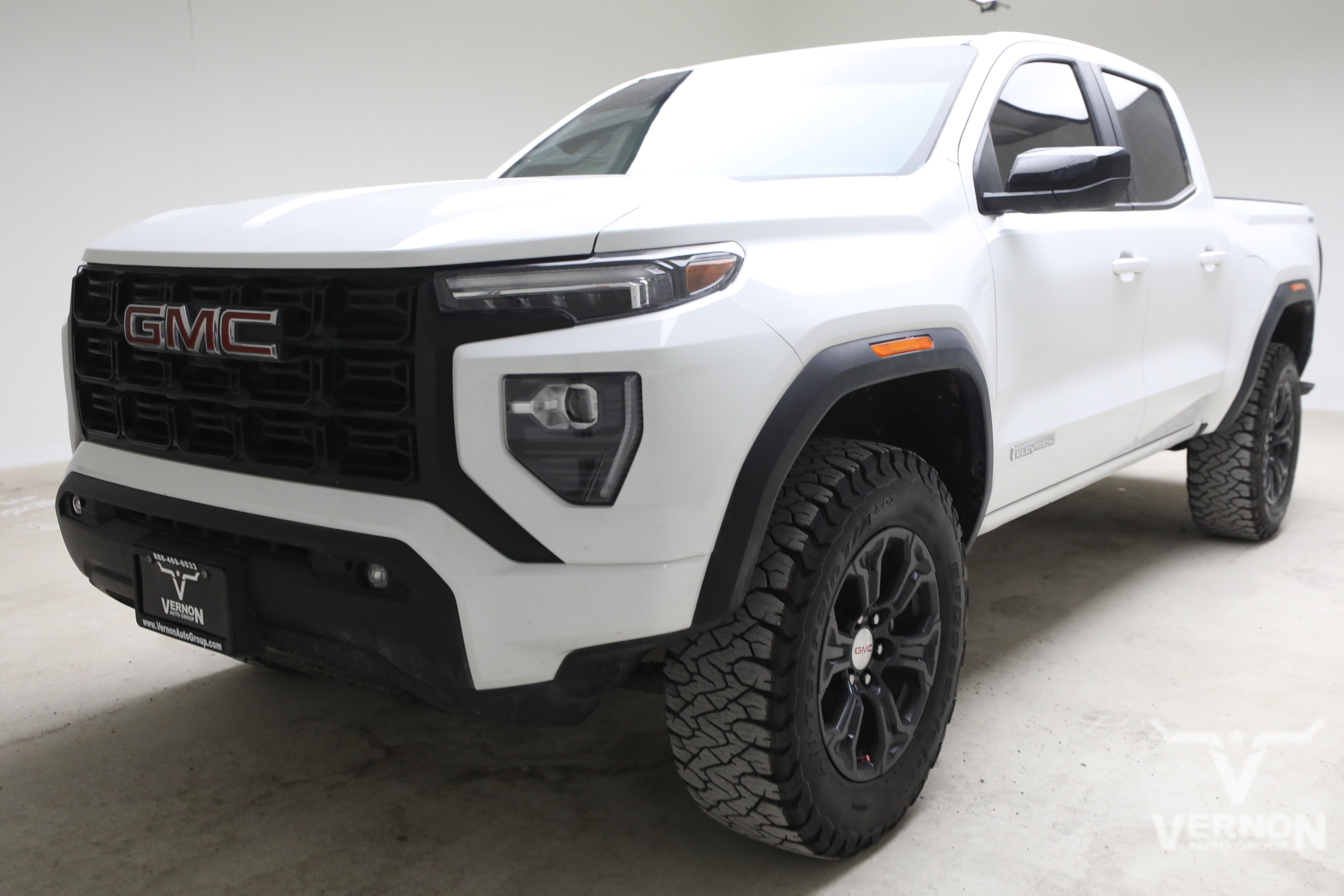Used 2024 GMC Canyon Elevation w/ Elevation Premium Package AWD/4WD image 1