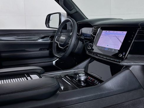 Used 2022 Jeep Wagoneer Series III image 16