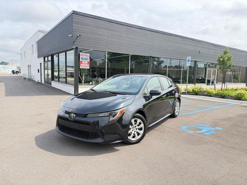 Used 2021 Toyota Corolla LE FWD image 1