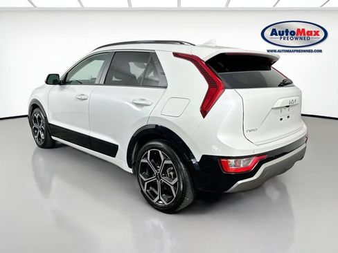Used 2023 Kia Niro EX Touring FWD image 6