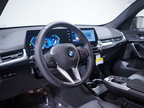 Used 2025 BMW X1 xDrive28i image 6