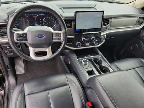 Used 2024 Ford Expedition Max XLT image 18
