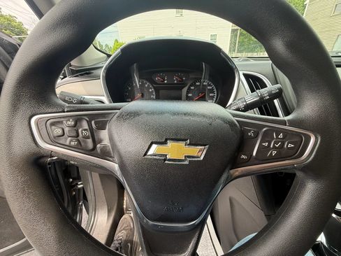 Used 2018 Chevrolet Equinox LS AWD/4WD image 23