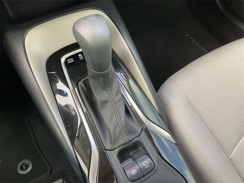 Used 2022 Toyota Corolla LE image 23