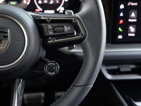 Certified 2025 Porsche Cayenne Turbo AWD/4WD image 16
