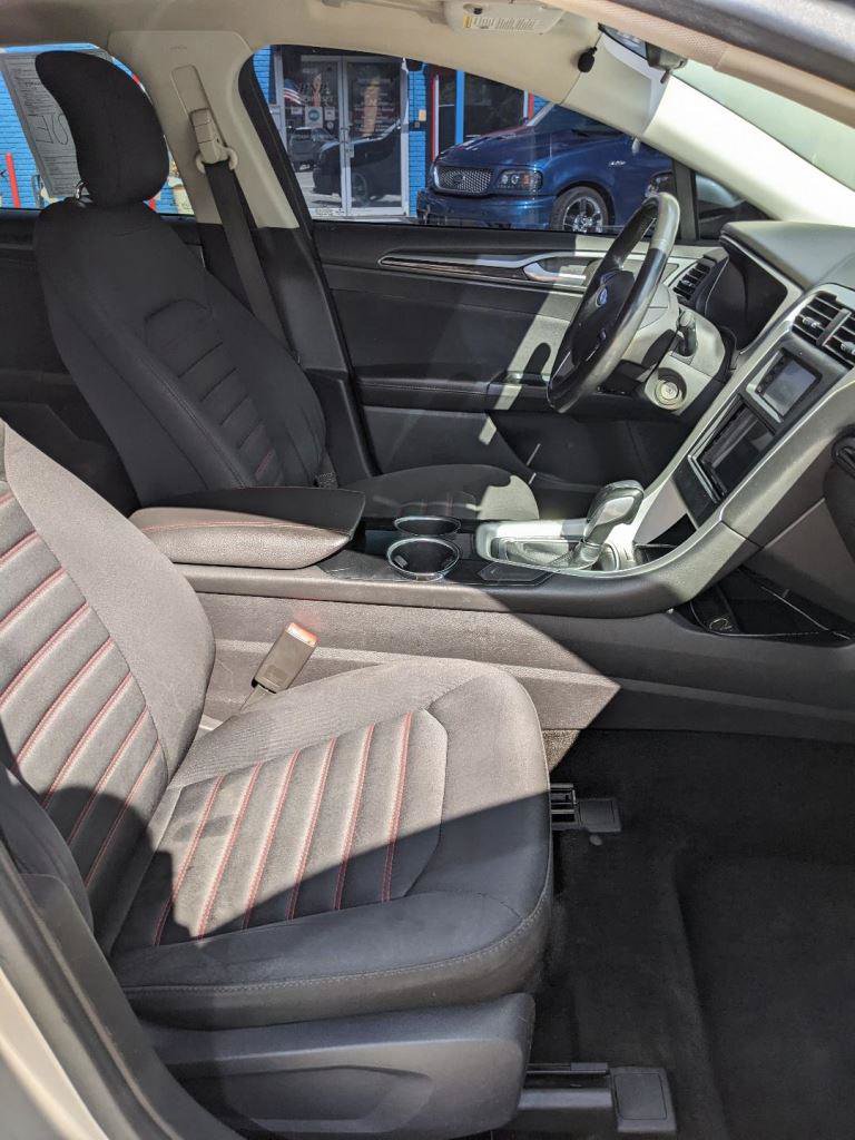Used 2013 Ford Fusion SE FWD image 5