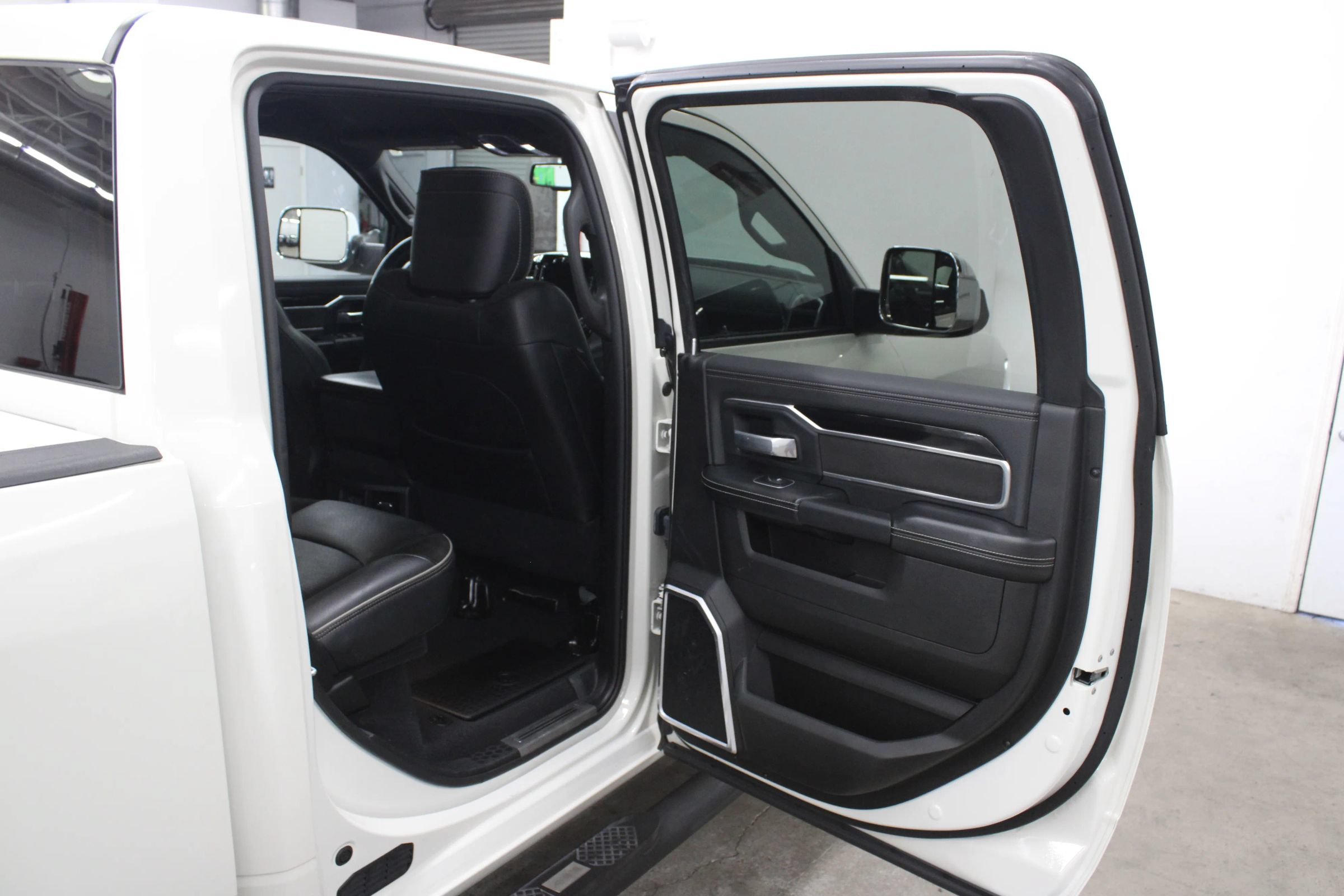Used 2022 RAM 2500 Laramie AWD/4WD image 30