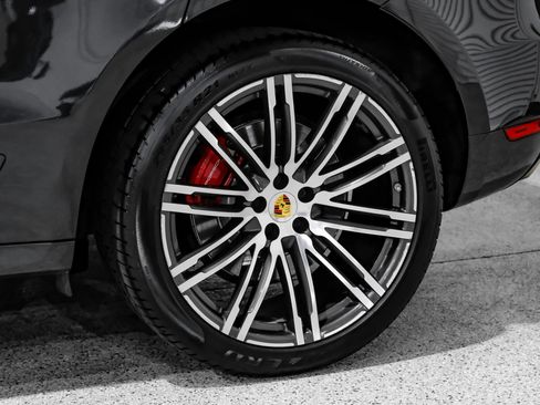 Used 2017 Porsche Macan Turbo AWD/4WD image 54