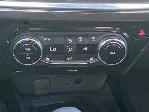 Used 2025 Chevrolet Trax ACTIV w/ Sunroof Package FWD image 11