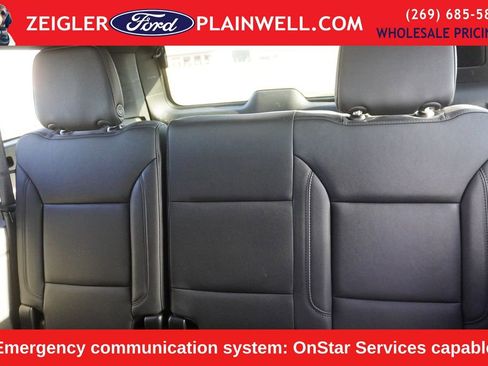 Used 2025 Chevrolet Suburban Z71 image 13