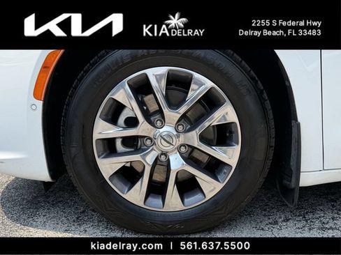 Used 2023 Chrysler Pacifica Pinnacle FWD image 37