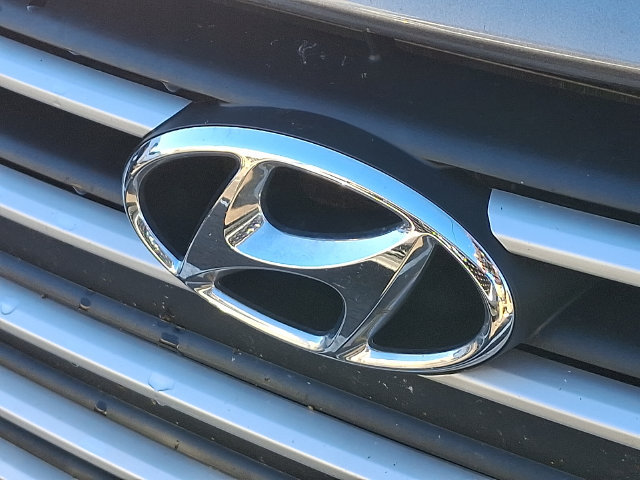 Used 2018 Hyundai Elantra Value Edition FWD image 3