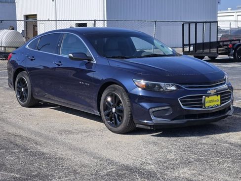 Used 2018 Chevrolet Malibu LT w/ Leather Package image 3