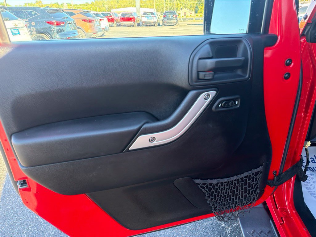 Used 2016 Jeep Wrangler Unlimited Sahara w/ Dual Top Group AWD/4WD image 16