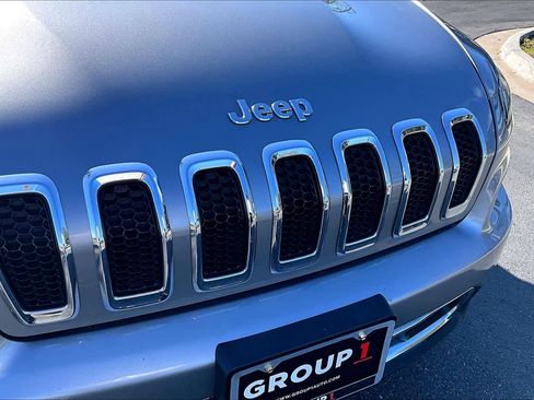 Used 2017 Jeep Cherokee Limited image 30