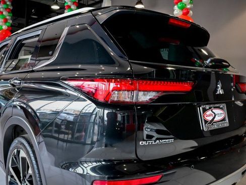 Used 2024 Mitsubishi Outlander SEL Black Edition image 12