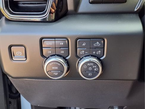 Used 2025 GMC Sierra 1500 AT4 w/ AT4 Premium Package AWD/4WD image 16