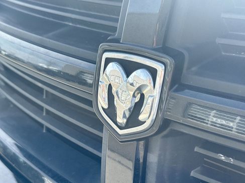 Used 2010 Dodge Avenger SXT FWD image 11