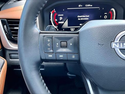 Used 2025 Nissan Rogue Platinum w/ Platinum Premium Package FWD image 22