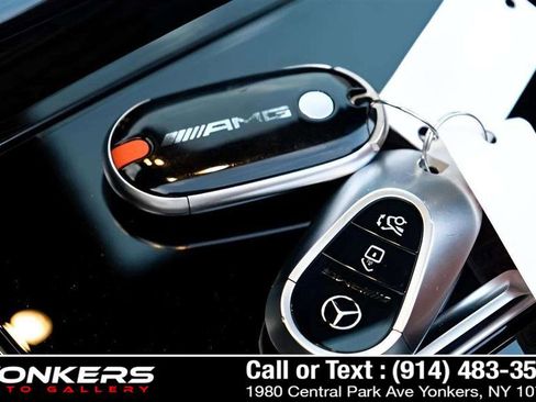 Used 2022 Mercedes-Benz SL 55 AMG 4MATIC w/ Driver Assistance Package image 75