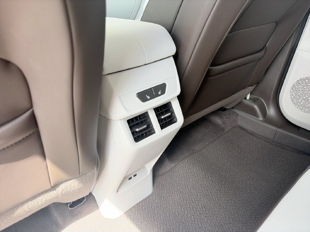 Used 2027 GMC Terrain Denali AWD/4WD image 25