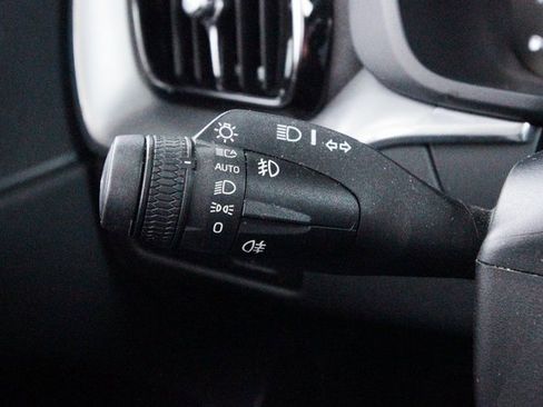 Used 2019 Volvo XC60 T5 Momentum w/ Premium Package image 21