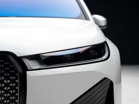 Used 2024 BMW iX xDrive50 w/ Premium Package image 10