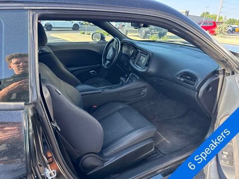 Used 2015 Dodge Challenger SXT RWD image 5