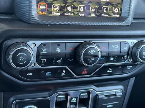Used 2023 Jeep Wrangler Unlimited Sahara w/ Cold Weather Group AWD/4WD image 23