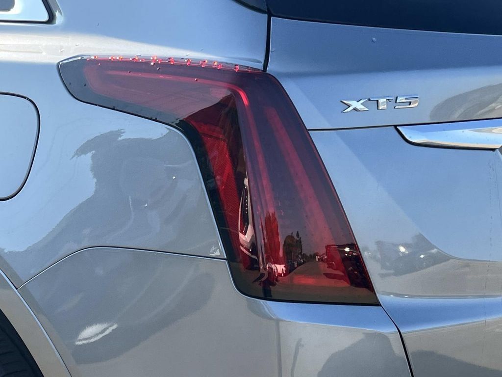 Certified 2023 Cadillac XT5 Premium Luxury w/ Technology Package FWD image 11