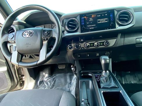 Used 2017 Toyota Tacoma TRD Sport w/ Tow Package (A/T) AWD/4WD image 32