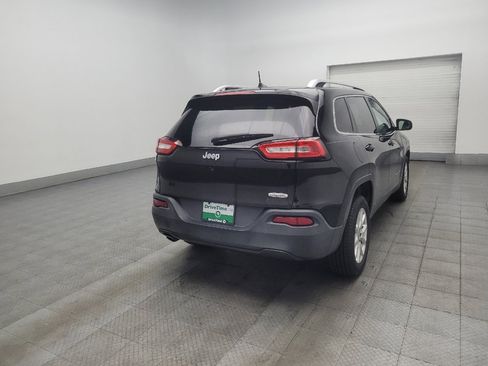 Used 2016 Jeep Cherokee Latitude w/ Comfort & Sound Group FWD image 9