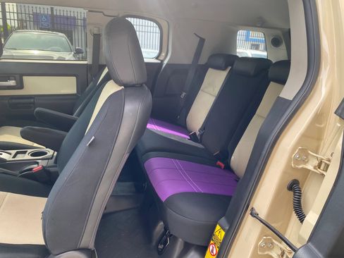 Used 2010 Toyota FJ Cruiser 4WD image 9