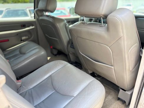 Used 2006 GMC Yukon Denali AWD/4WD image 16