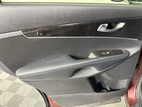 Used 2017 Kia Sorento LX w/ LX Convenience Package image 24