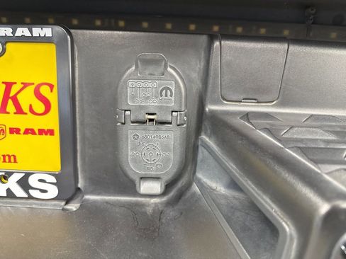 Used 2024 RAM 1500 Laramie AWD/4WD image 7