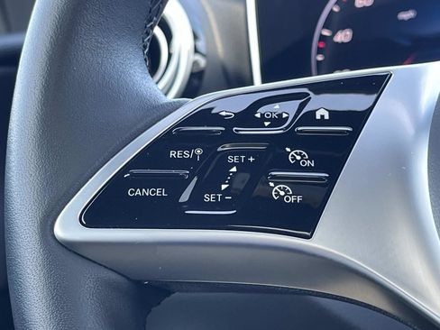 Used 2025 Mercedes-Benz GLC 300 image 27