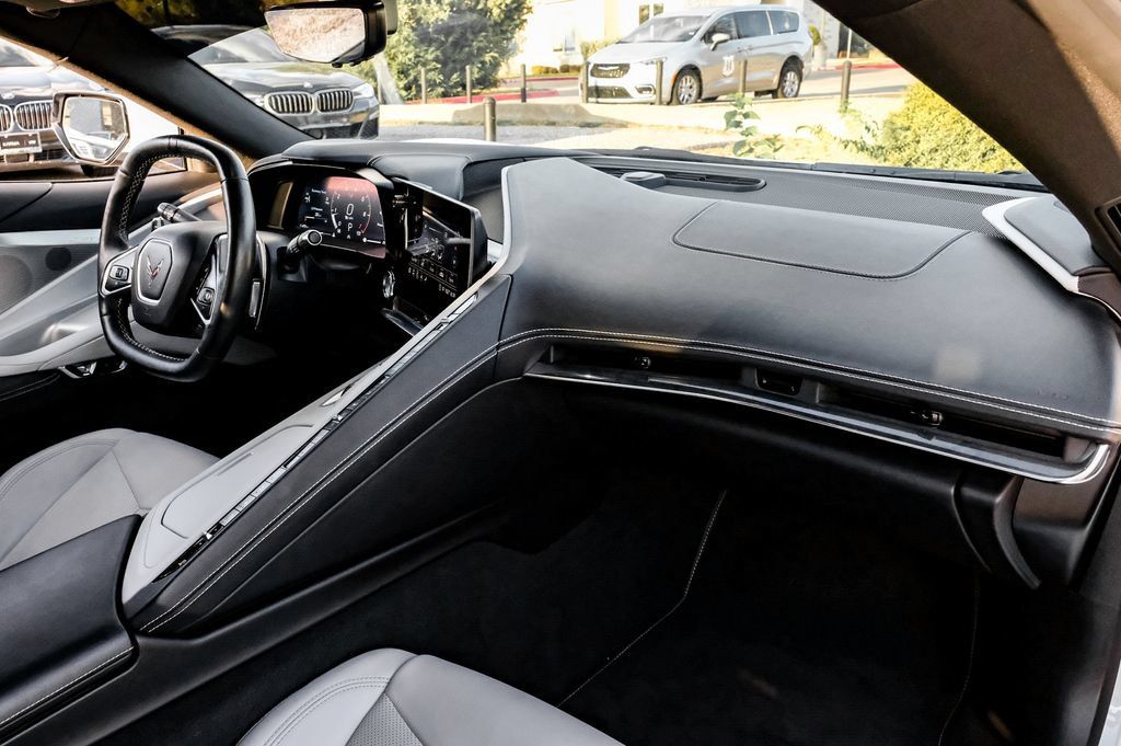 Used 2020 Chevrolet Corvette Stingray Preferred Cpe w/ 2LT Preferred Equipment Group RWD image 9