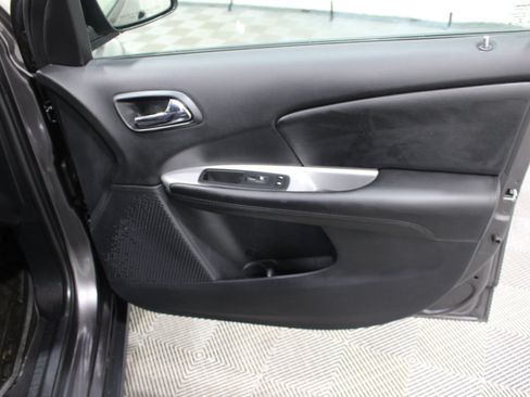 Used 2020 Dodge Journey SE FWD image 24