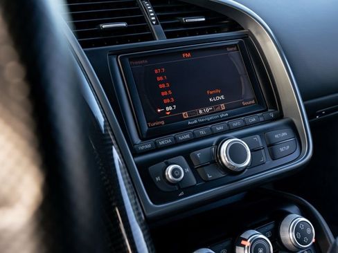 Used 2011 Audi R8 V10 image 23