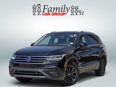 Used 2022 Volkswagen Tiguan SE FWD image 1