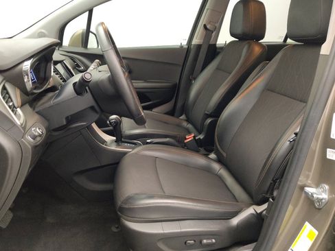 Used 2021 Chevrolet Trax LT w/ Sport Edition FWD image 17