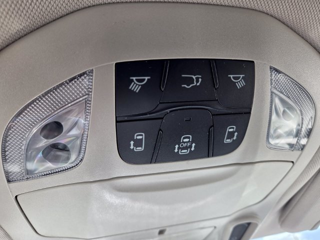 Used 2023 Chrysler Pacifica Limited FWD image 37
