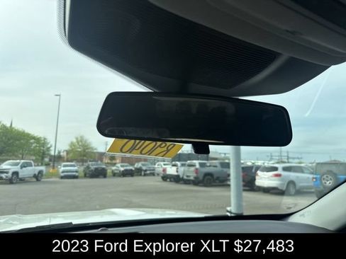 Used 2023 Ford Explorer XLT AWD/4WD image 18