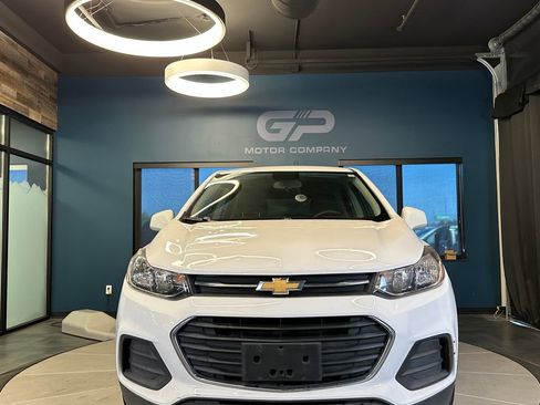 Used 2019 Chevrolet Trax LS w/ Tint and Cruise Package AWD/4WD image 8