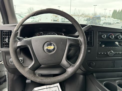 Used 2010 Chevrolet Express 2500 image 12
