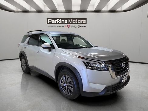Used 2025 Nissan Pathfinder SV AWD/4WD image 7